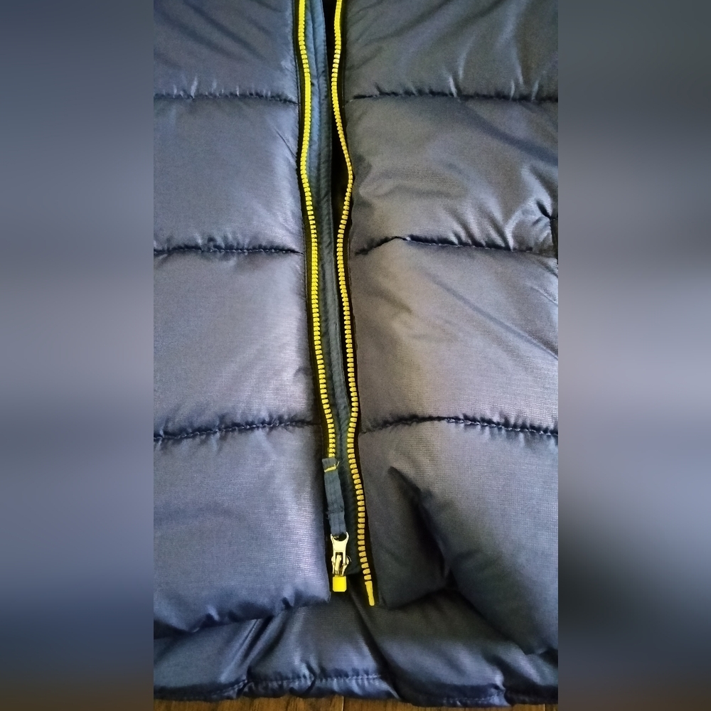 Puffer Jacket. NWT. - Picture 4 of 16